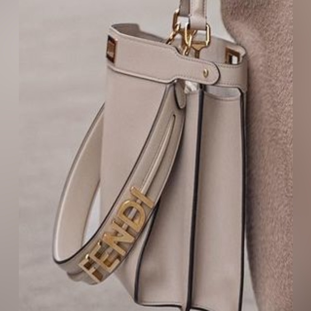 FENDI ISEEU PEEKABOO DOVE GRAY MEDIUM FENDIGRAPY STRAP